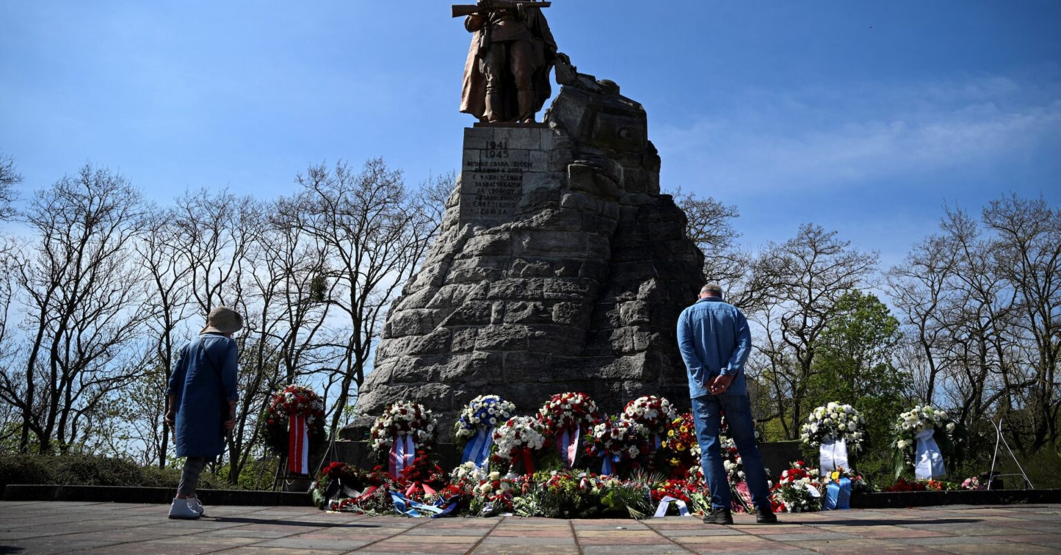 ロシアが第二次大戦記念行事を宣伝に、ドイツが大使出席に警告 | ロイター