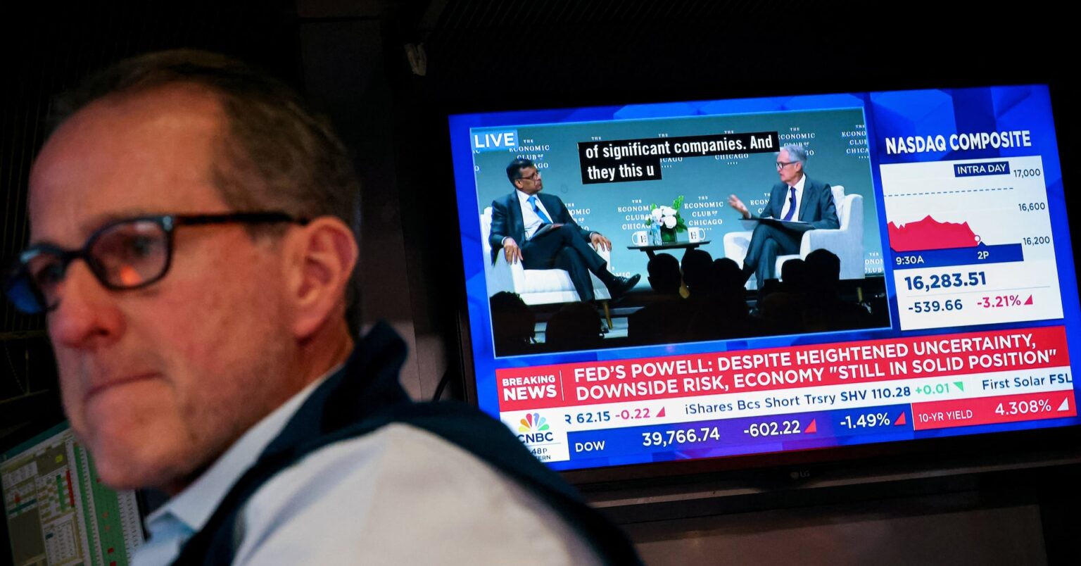 米国株式市場＝急落、ダウ699ドル安　ＦＲＢ議長が成長鈍化に言及 | ロイター