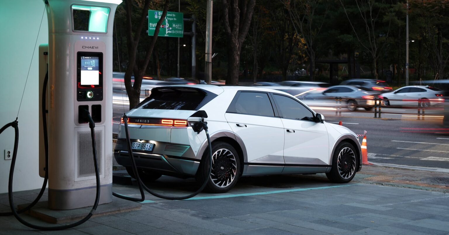 現代自動車、一部ＥＶの韓国内生産を需要低迷で一時停止へ＝報道  | ロイター