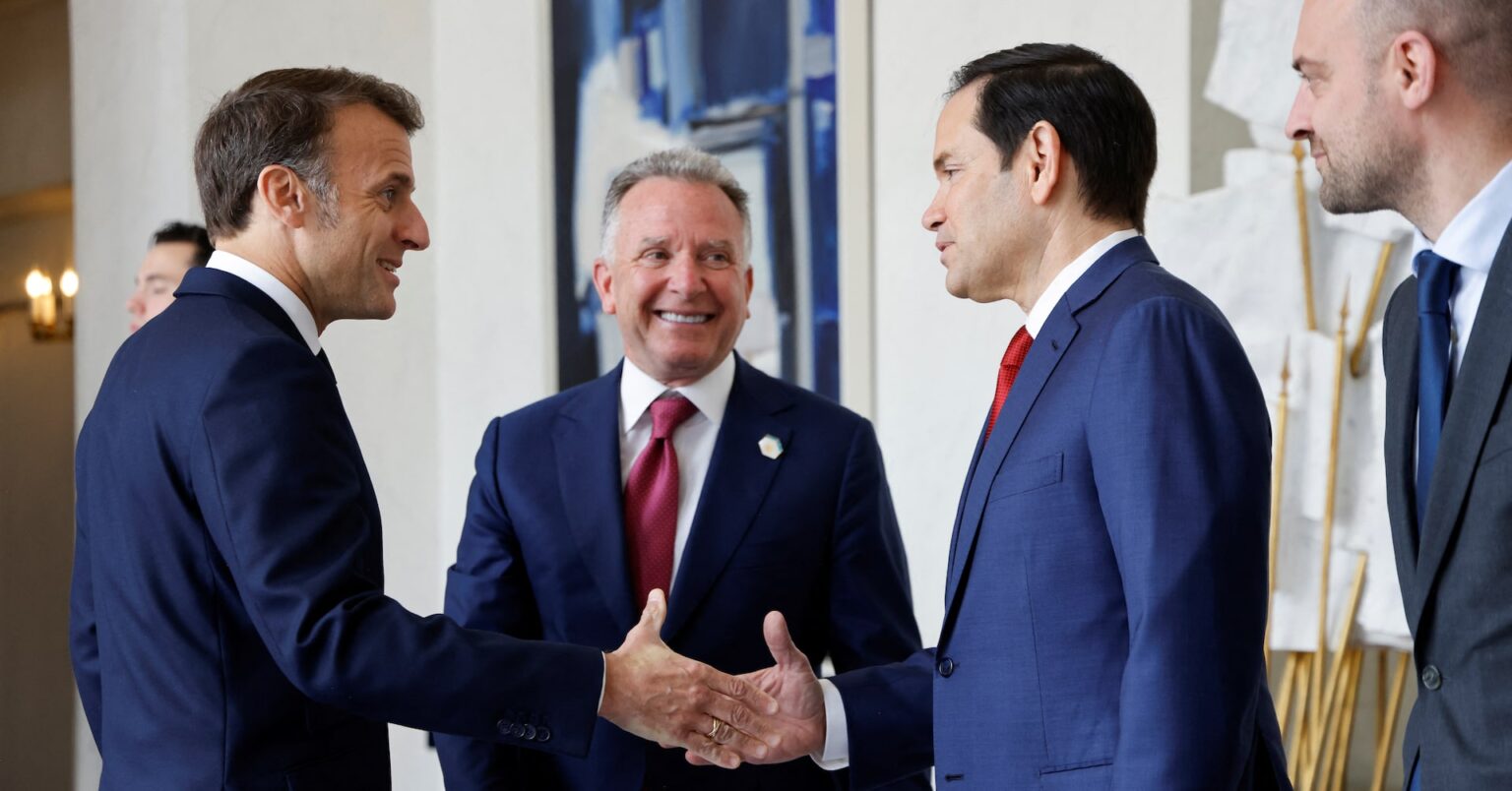 仏大統領と米外交トップがウクライナ和平巡り会談、トランプ氏の提案協議 | ロイター