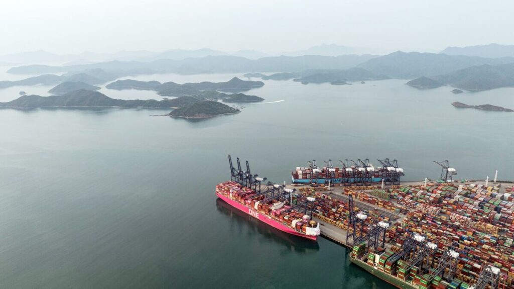 中国、関税打撃の輸出業者支援の方針－国内で販路開拓も難題残る - Bloomberg
