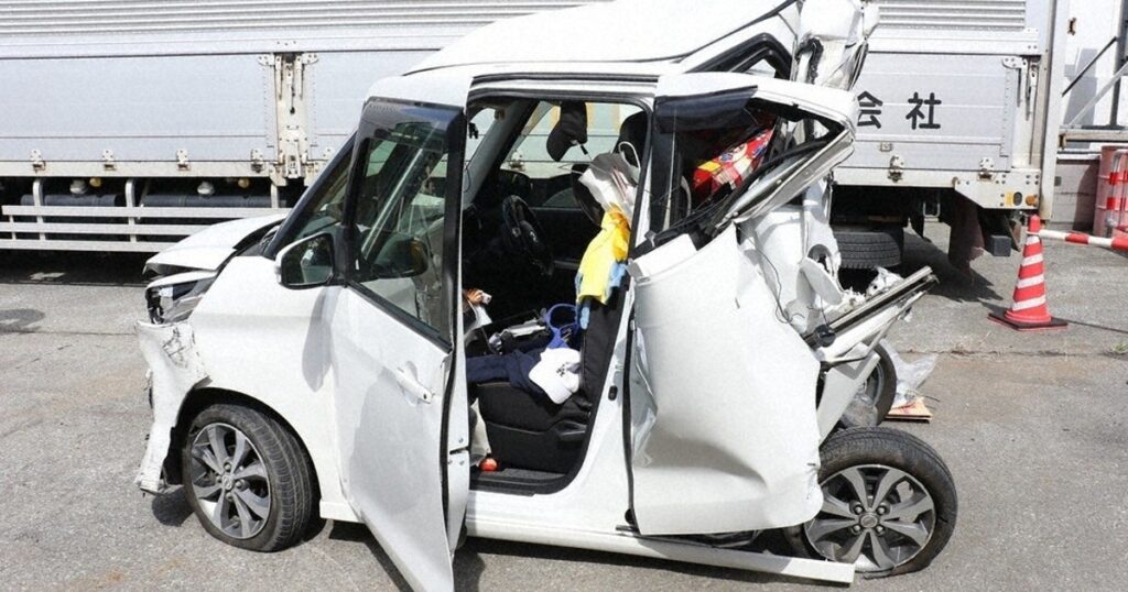 中央道1歳死亡事故 「19秒考え事」で減速車気づかず追突 初公判 - 毎日新聞