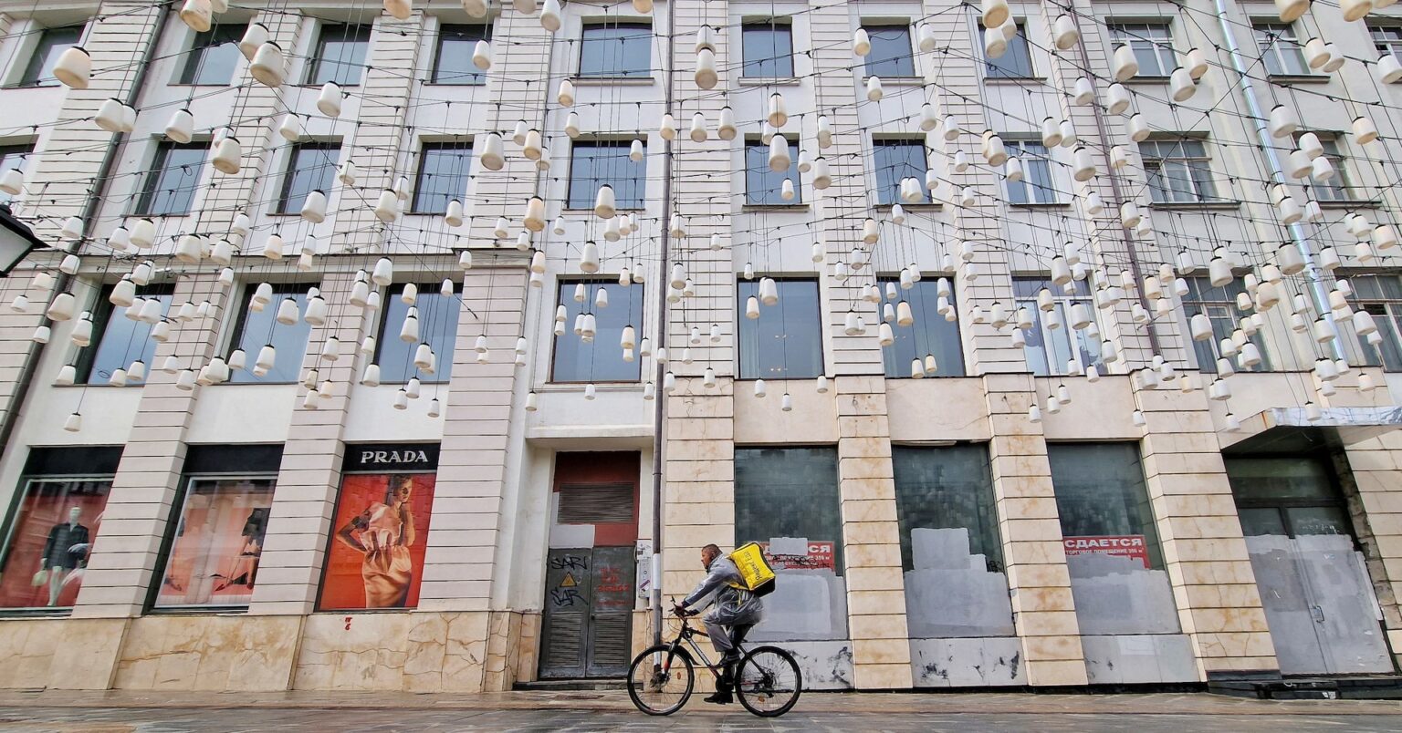 アングル：西側企業のロシア市場復帰進まず　厳しい障壁と高まるリスク | ロイター