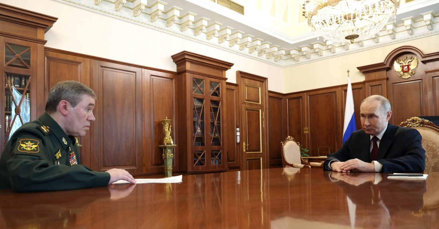 プーチン氏が復活祭の停戦宣言、ゼレンスキー氏「信用できない」 | ロイター プーチン氏が復活祭の停戦宣言、ゼレンスキー氏「信用できない」 | ロイター