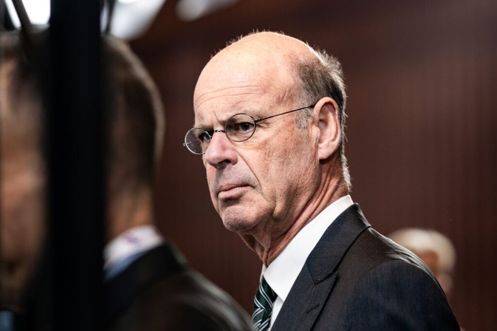 パウエルＦＲＢ議長解任ならドルと米経済に打撃－仏財務相が警告 - Bloomberg