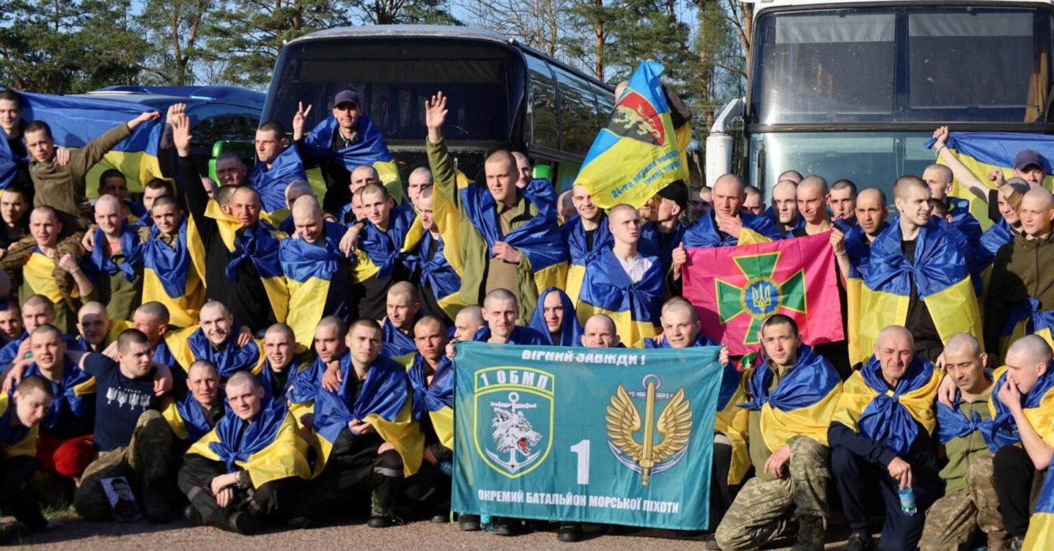 ウクライナとロシア、合計500人超規模の捕虜交換 | ロイター