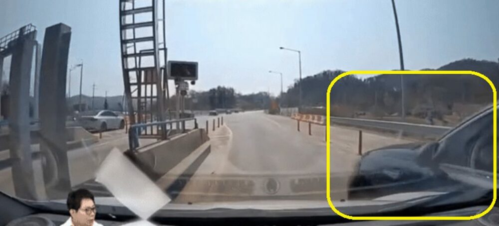 「1車線料金所」でまさかの追い越し…韓国・高速道路で前代未聞の危険運転　写真枚　国際ニュース：AFPBB News