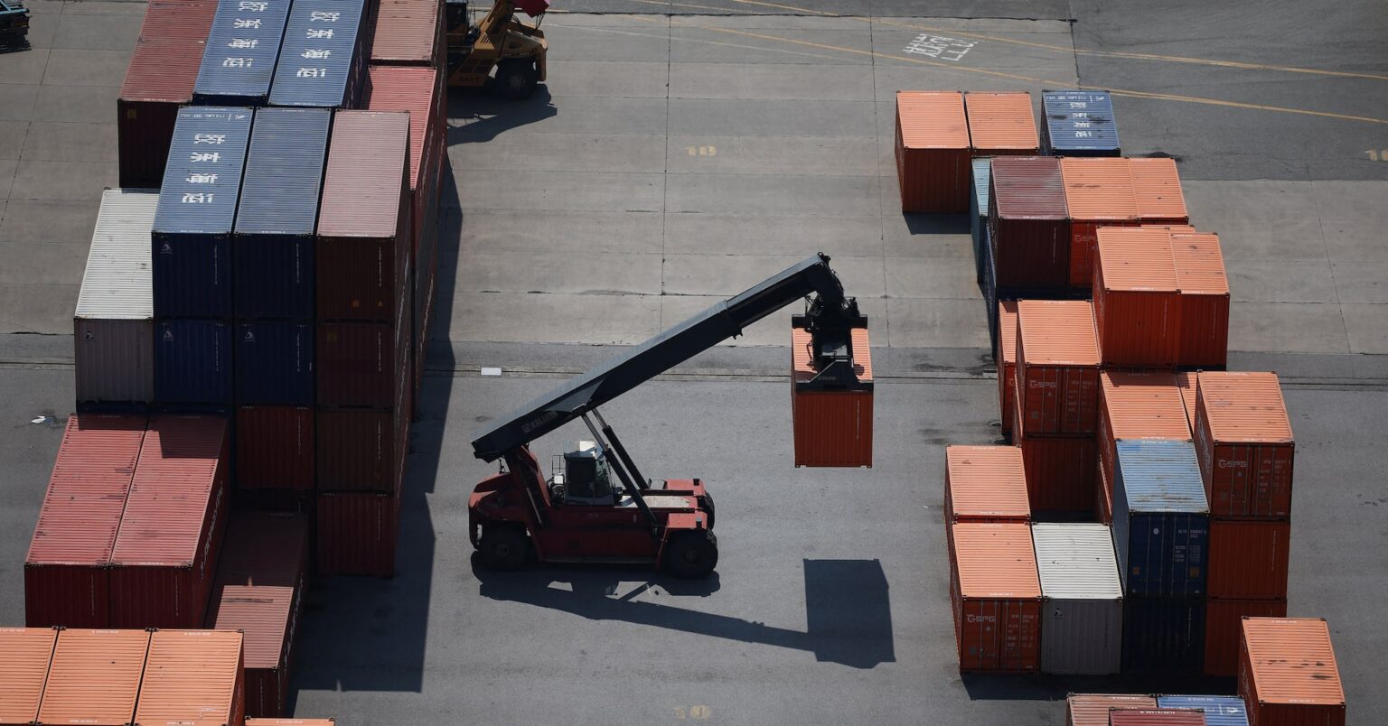 原産国を韓国と偽る輸出が急増　大半が中国製、米関税回避狙いか | ロイター