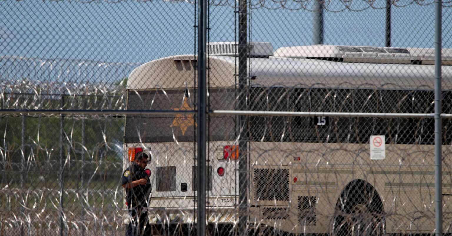 米最高裁の移民送還差し止め、保守派判事が批判　「性急で尚早」 | ロイター