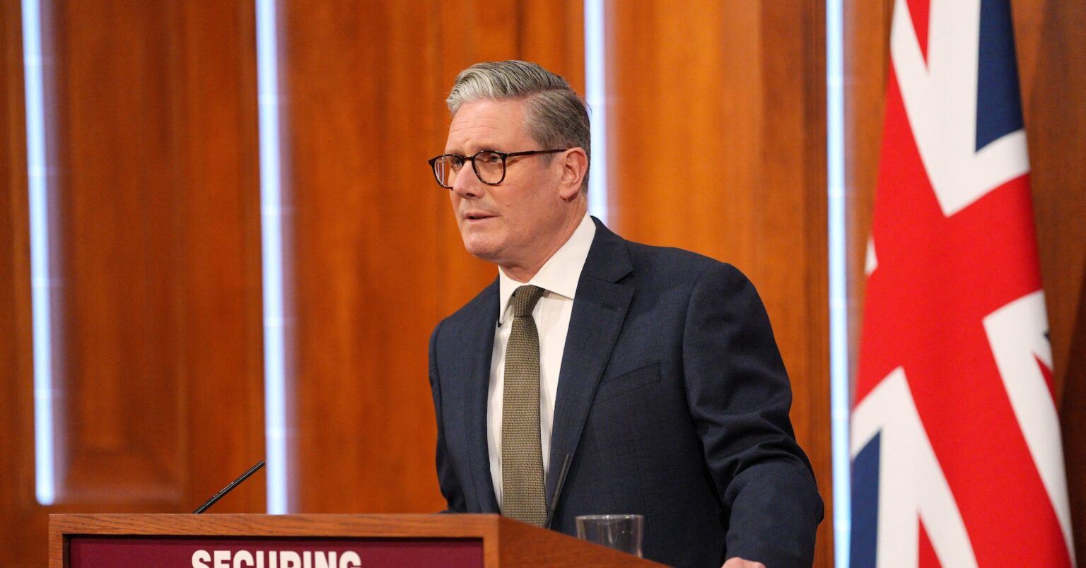 英米首脳、貿易など協議　ウクライナ・イラン情勢も | ロイター