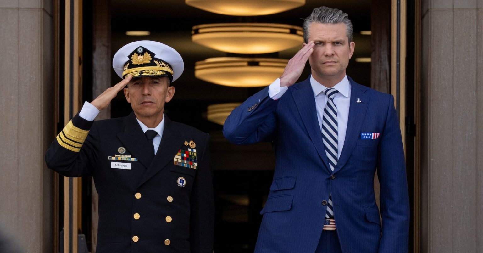 アングル：米国防総省、ヘグセス長官のずさんな情報管理や側近解任で大混乱 | ロイター