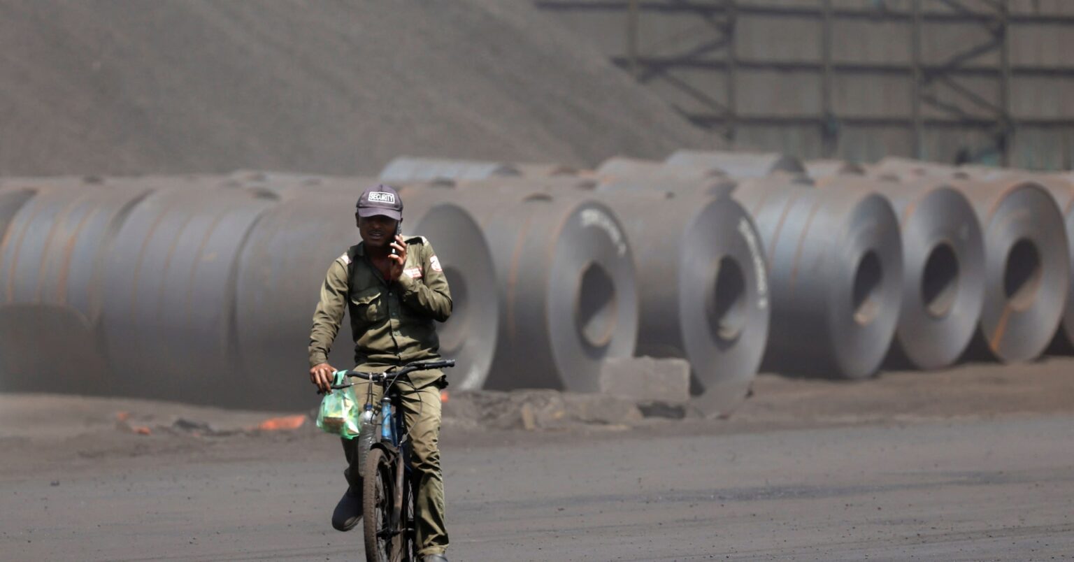 インド、一部鉄鋼輸入に一時的関税　中国からの安価な輸入抑制へ | ロイター