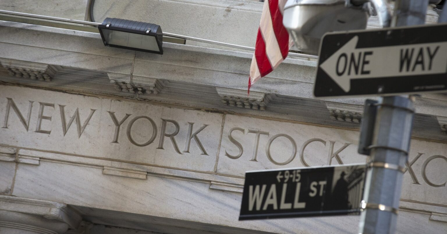 米国株式市場・午後＝ダウ一時1300ドル安、トランプ氏のＦＲＢ議長「口撃」受け | ロイター