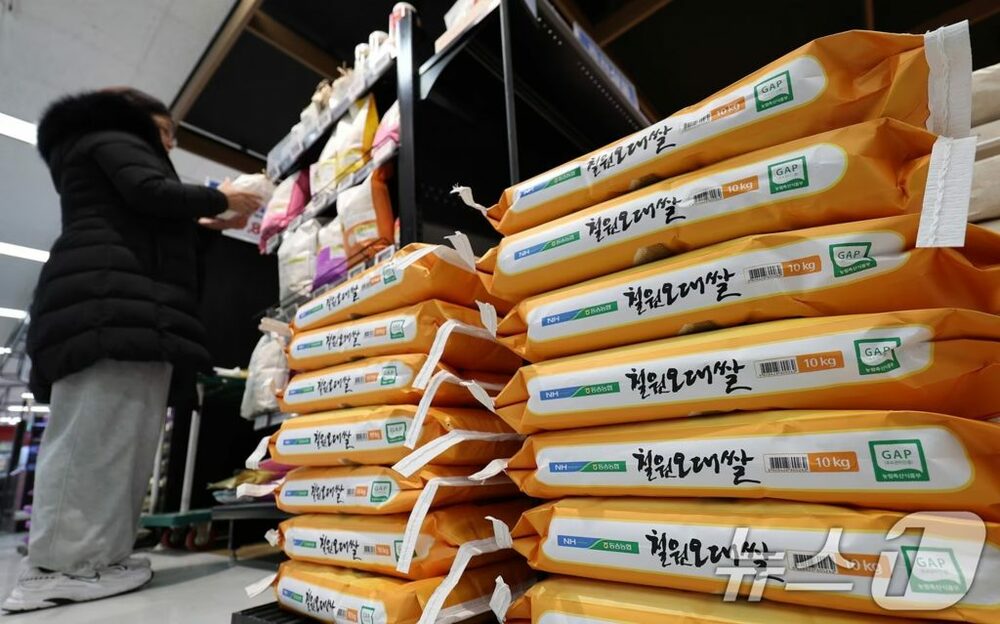 「コメ騒動」日本、35年ぶりに輸入された“コスパ”韓国産に集まる関心…10日で完売 写真枚 国際ニュース:AFPBB News 「コメ騒動」日本、35年ぶりに輸入された“コスパ”韓国産に集まる関心…10日で完売 写真枚 国際ニュース:AFPBB News