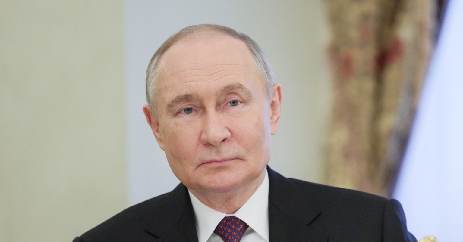 プーチン氏、現在の前線でウクライナ侵攻停止を提案＝報道 | ロイター