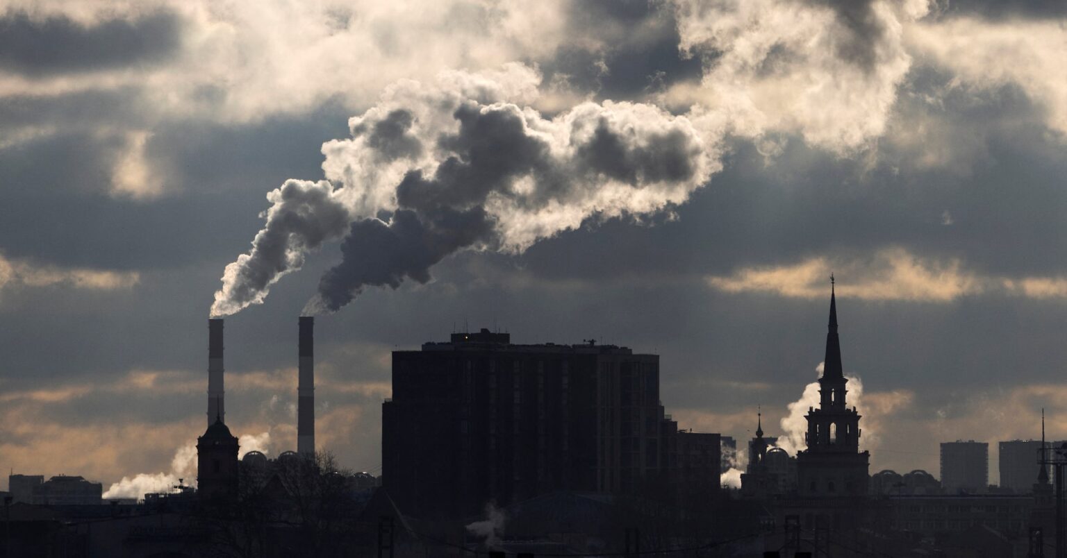 ロシアが25-27年の石油・ガス輸出収入予想を下方修正、油価下落で | ロイター ロシアが25-27年の石油・ガス輸出収入予想を下方修正、油価下落で | ロイター