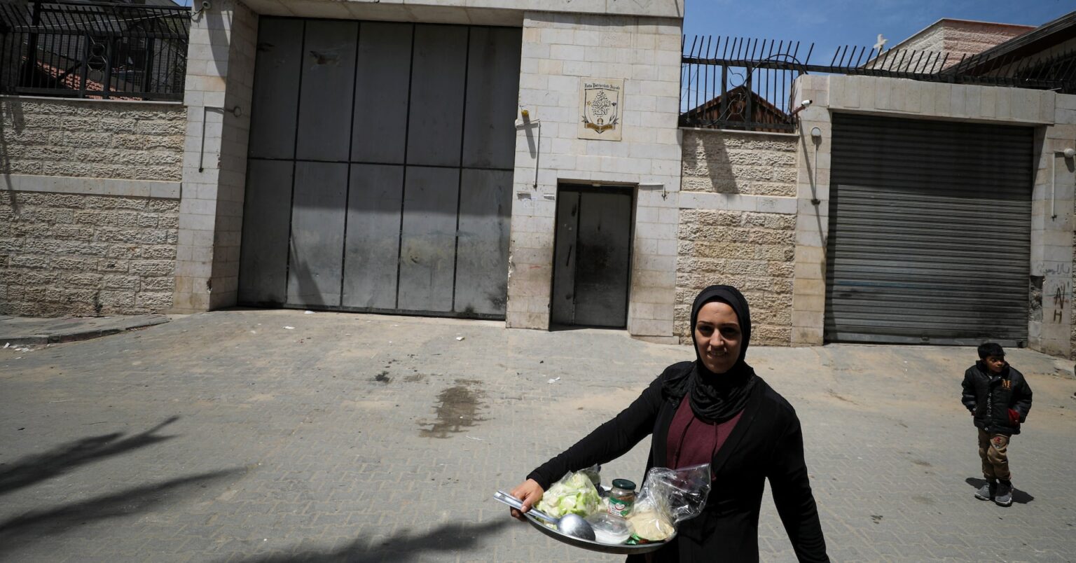 ローマ教皇死去に中東信徒からも悼む声、ガザ教区に「毎晩電話」 | ロイター ローマ教皇死去に中東信徒からも悼む声、ガザ教区に「毎晩電話」 | ロイター