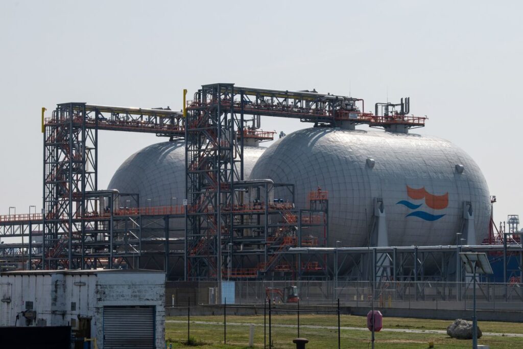 中国プラスチック工場に操業停止のリスク、米国産原料への高関税で - Bloomberg