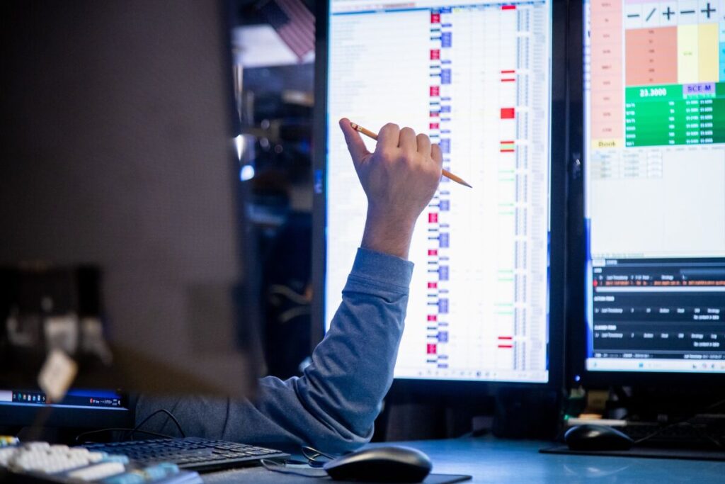 米国株はピーク過ぎた、今後さらに下落へ－ジェフリーズのウッド氏 - Bloomberg