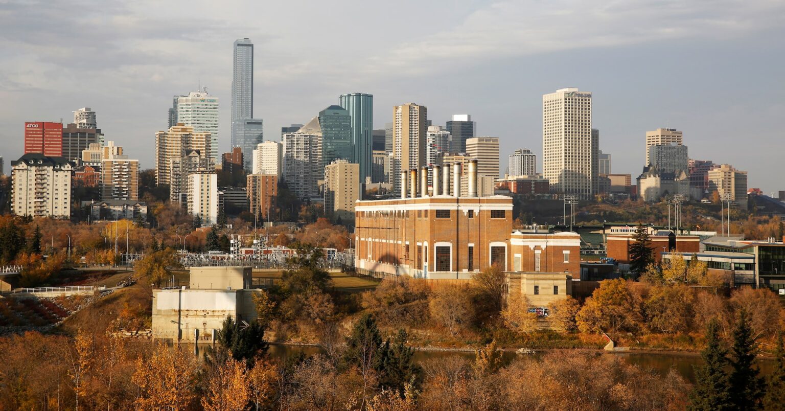 加アルバータ州、米関税発動なら来年度は52億カナダドルの赤字に | ロイター