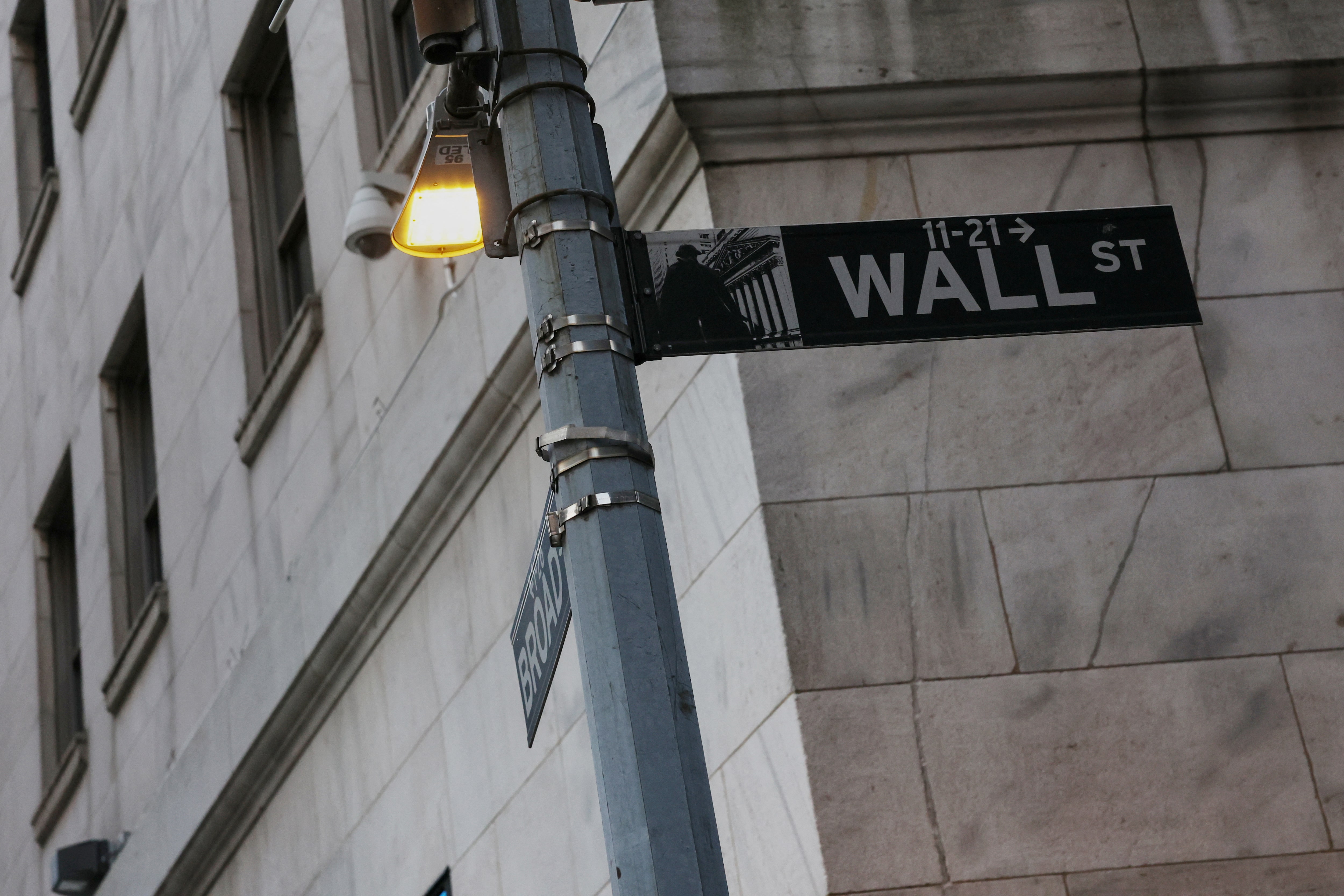 米国株式市場＝続伸、ダウ419ドル高　米中貿易戦争緩和に期待感