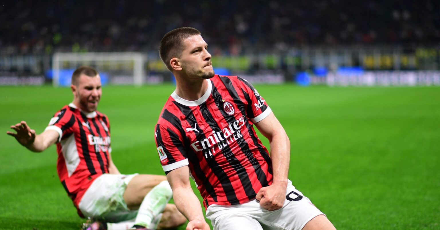 サッカー＝ミランがイタリア杯決勝進出、インテルとのダービー制す | ロイター