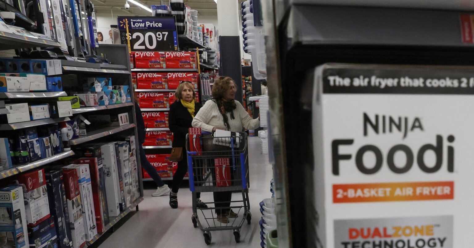 米経済活動は横ばい、関税巡り不確実性広がる＝地区連銀報告 | ロイター
