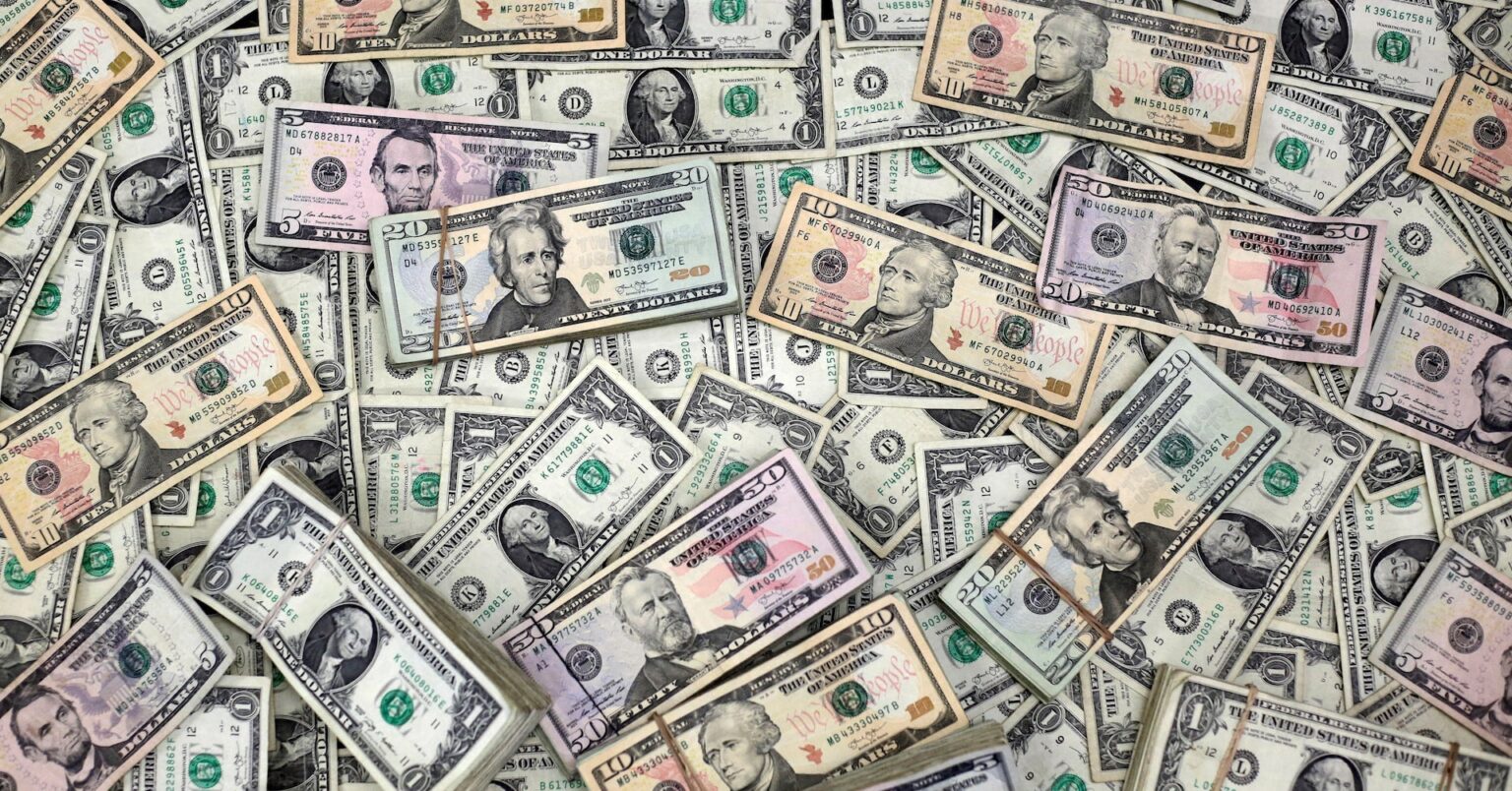 午前のドルは143円台へ反発、日米財務相会談終え円高一服 | ロイター