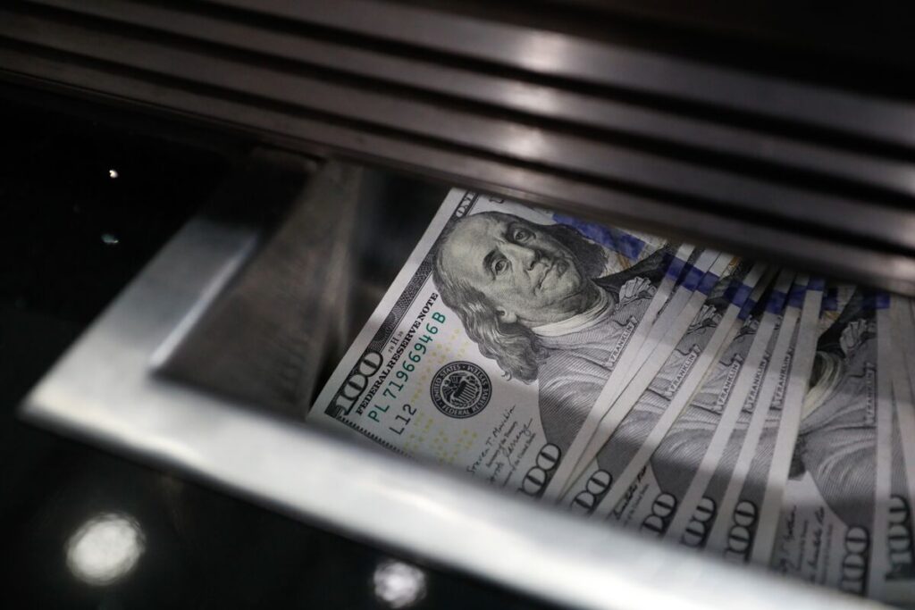 ドル、米資産離れで2014年以来の水準まで下落へ－ドイツ銀が予想 - Bloomberg