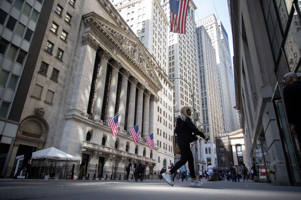 【米国市況】テク主導で株続伸、米利下げ期待で－ドル142円台半ば - Bloomberg