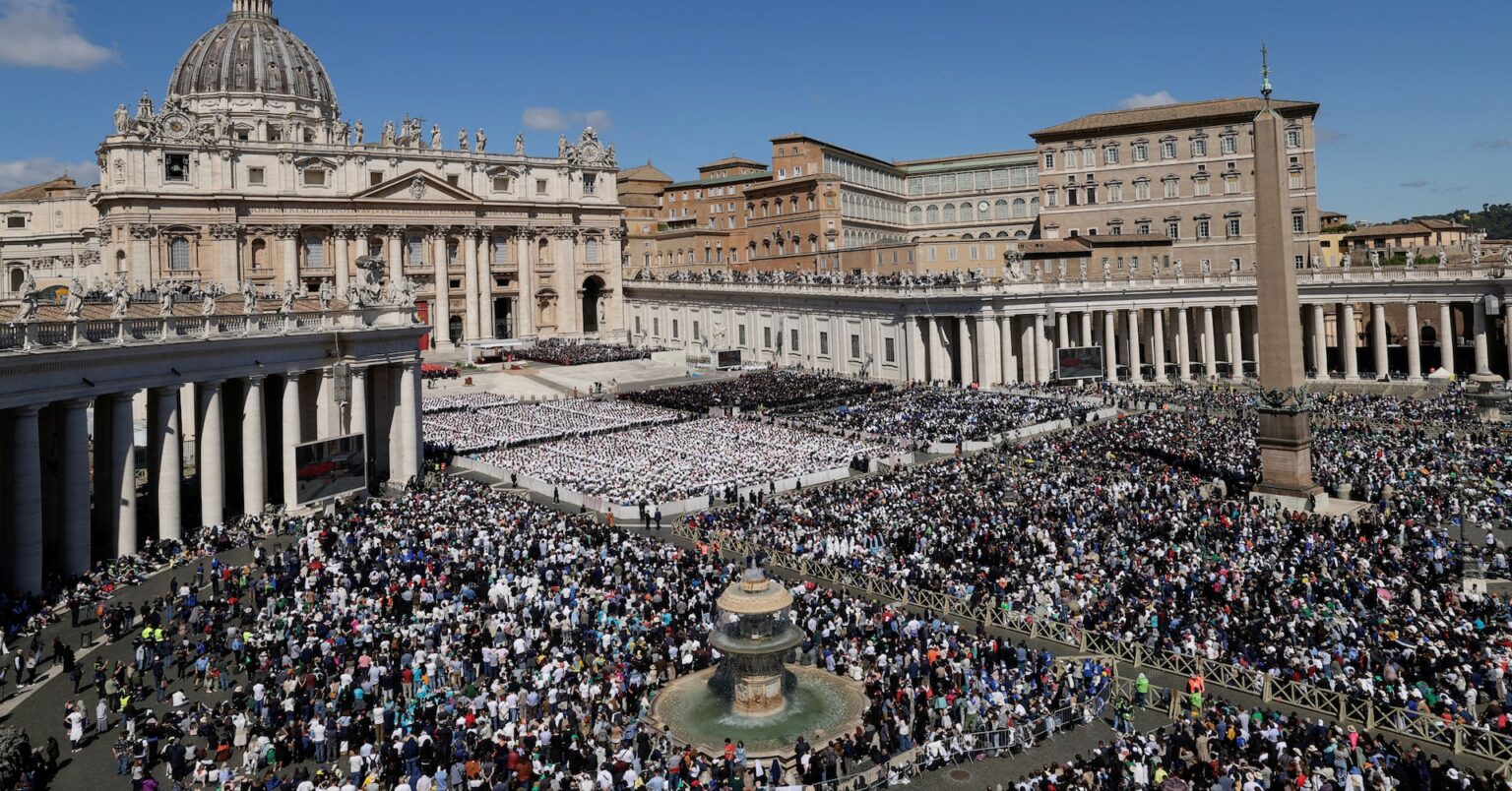 ローマ教皇の葬儀、20万人が最後の別れ トランプ氏ら要人も参列 | ロイター ローマ教皇の葬儀、20万人が最後の別れ トランプ氏ら要人も参列 | ロイター