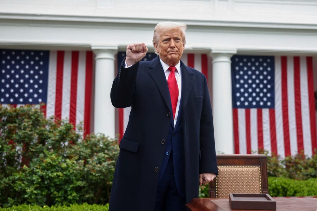 トランプ氏の支持率、就任100日を前に失速鮮明－共和党に減税圧力 - Bloomberg
