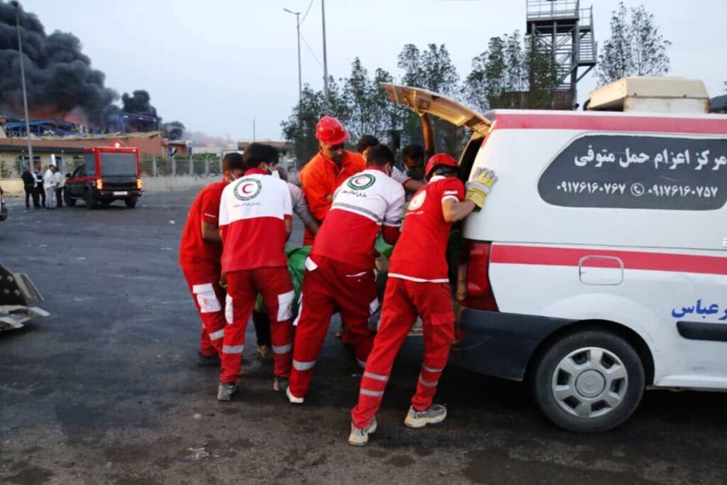 イランの商業港で大規模爆発、40人死亡－負傷者1200人以上 - Bloomberg