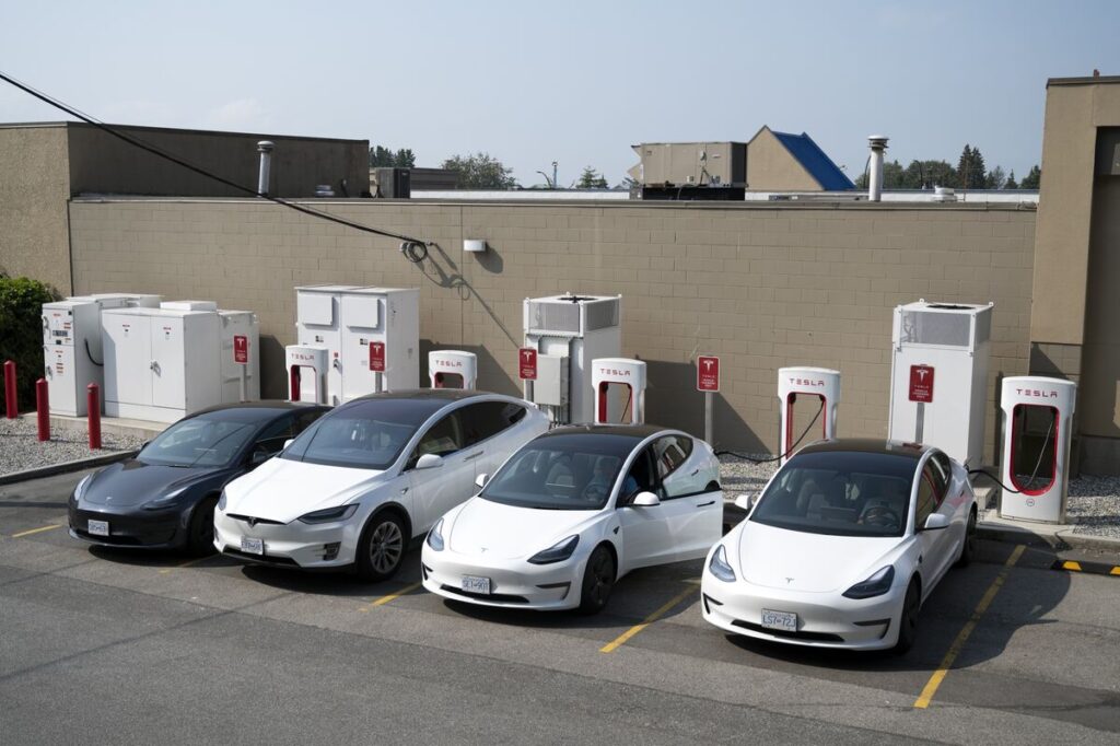 テスラがカナダで在庫車両を販促、関税発動前に輸入－値上げも実施 - Bloomberg