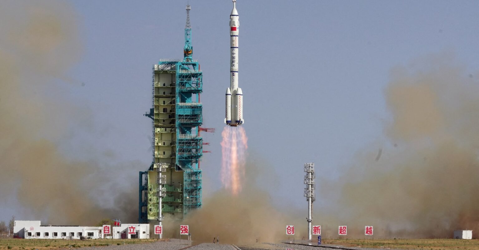 中国、15回目の有人宇宙船打ち上げ成功　「天宮」滞在へ | ロイター