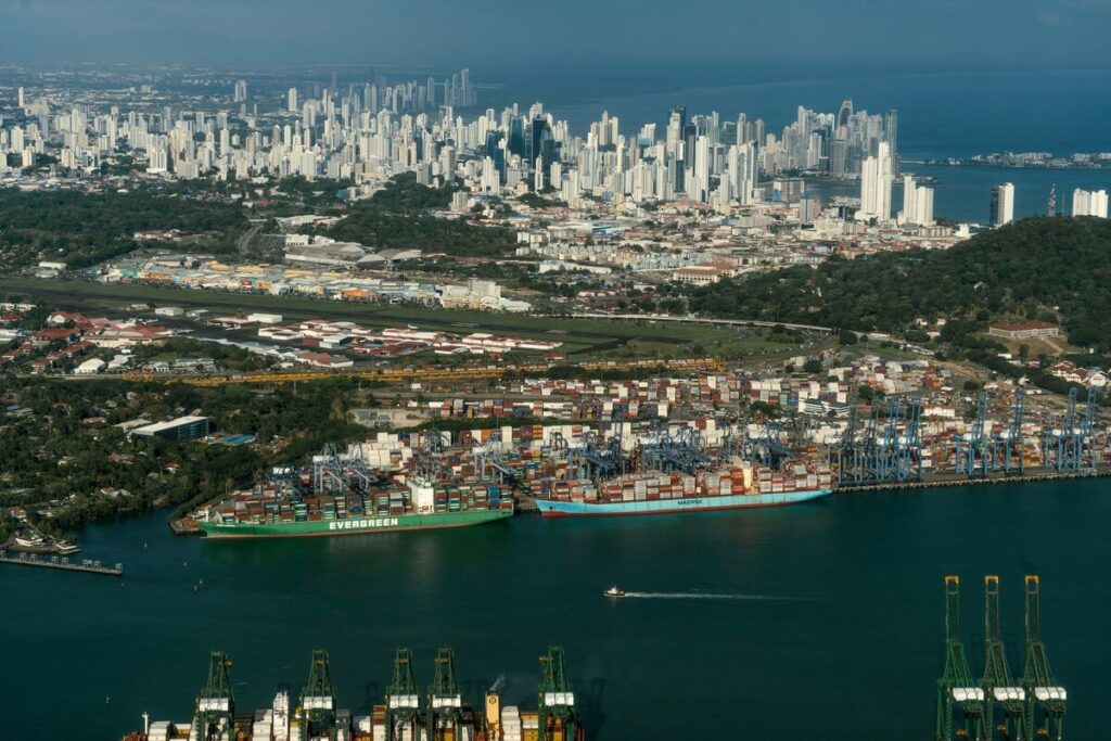 パナマ運河巡る米中の対立激化、港湾売却で全当事者を審査と中国表明 - Bloomberg