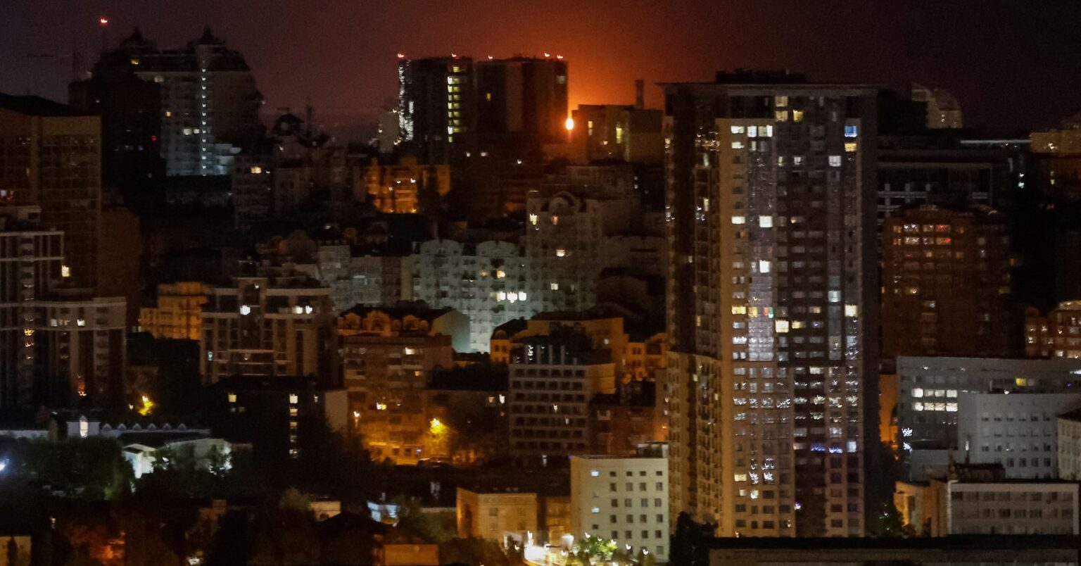 ウクライナ首都などにロシアの無人機、中部で少女死亡 | ロイター