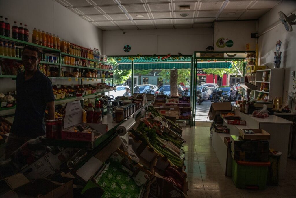 スペインとポルトガル、大規模停電から徐々に正常化－原因究明続く - Bloomberg