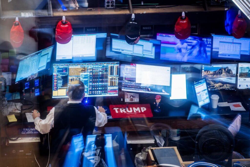 急拡大するドル安ヘッジ、米国株投資見舞う「ダブルパンチ」回避へ - Bloomberg