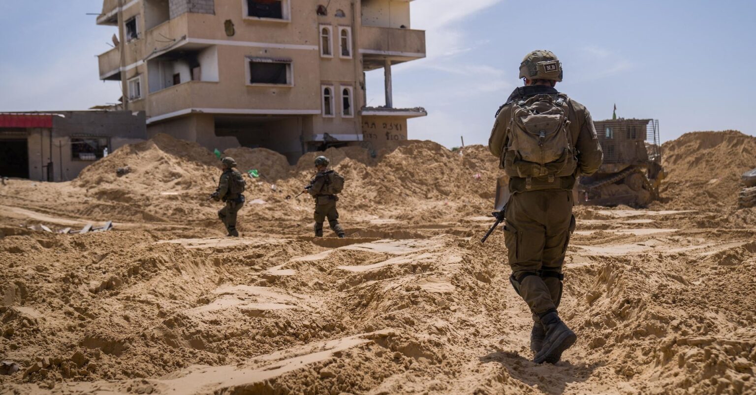 イスラエル軍、ラファに収容所建設か　がれき撤去し整地作業 | ロイター