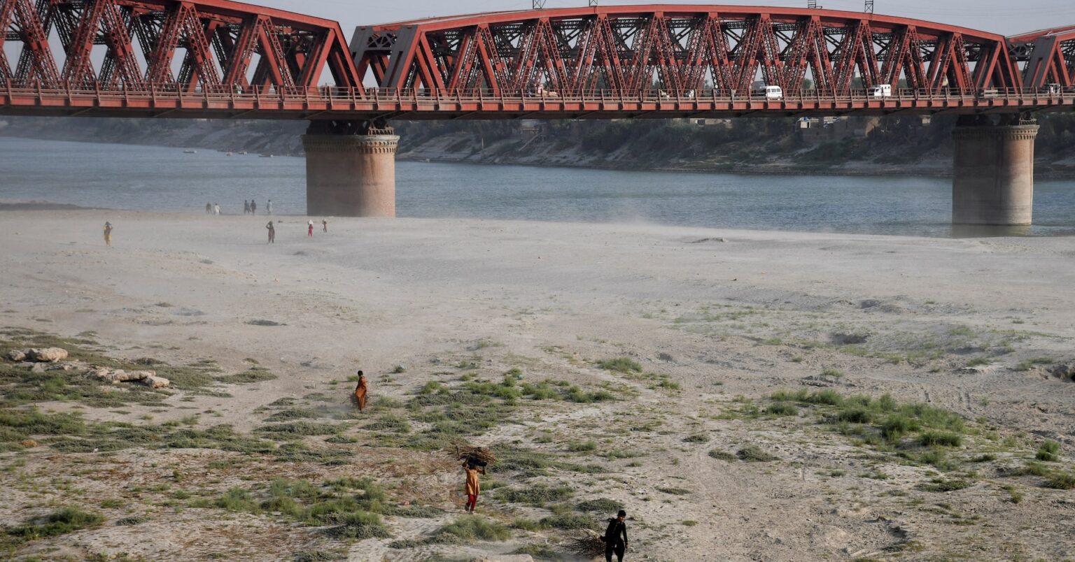 パキスタン、インドの水資源協定停止に法的措置を準備＝閣僚 | ロイター