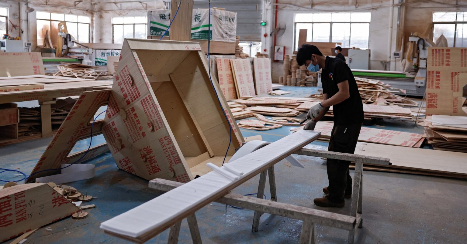 中国製造業ＰＭＩ、4月は49.0に低下　3カ月ぶり50割れ | ロイター