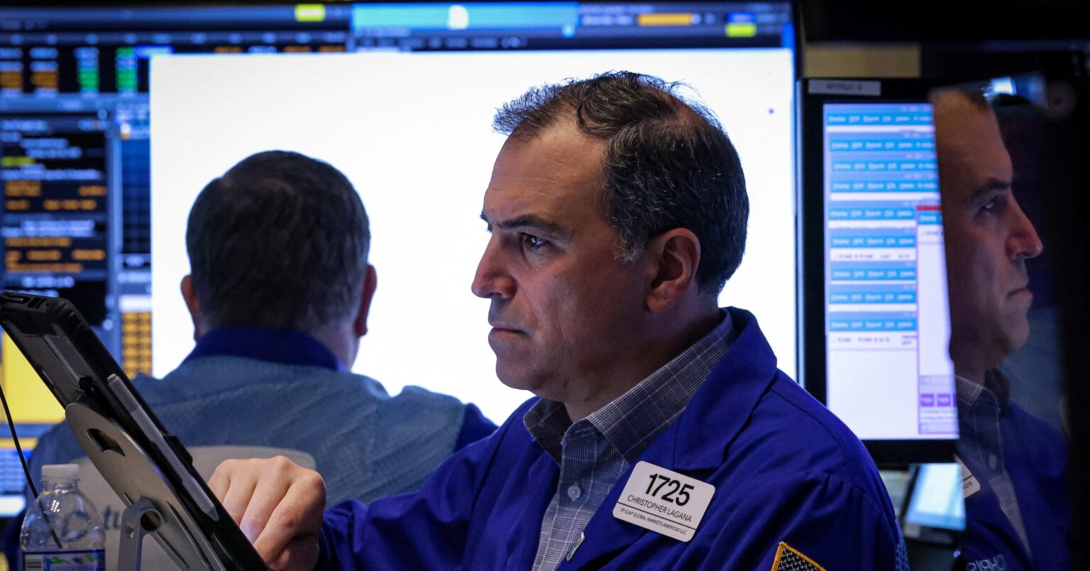 米国株式市場＝上昇、ダウ300ドル高　決算・指標・関税動向に注目 | ロイター