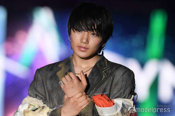 寺田心「TGC」約10年ぶりに登場 胸元空き衣装で色気放出【TGC大阪・関西万博】 - au Webポータル