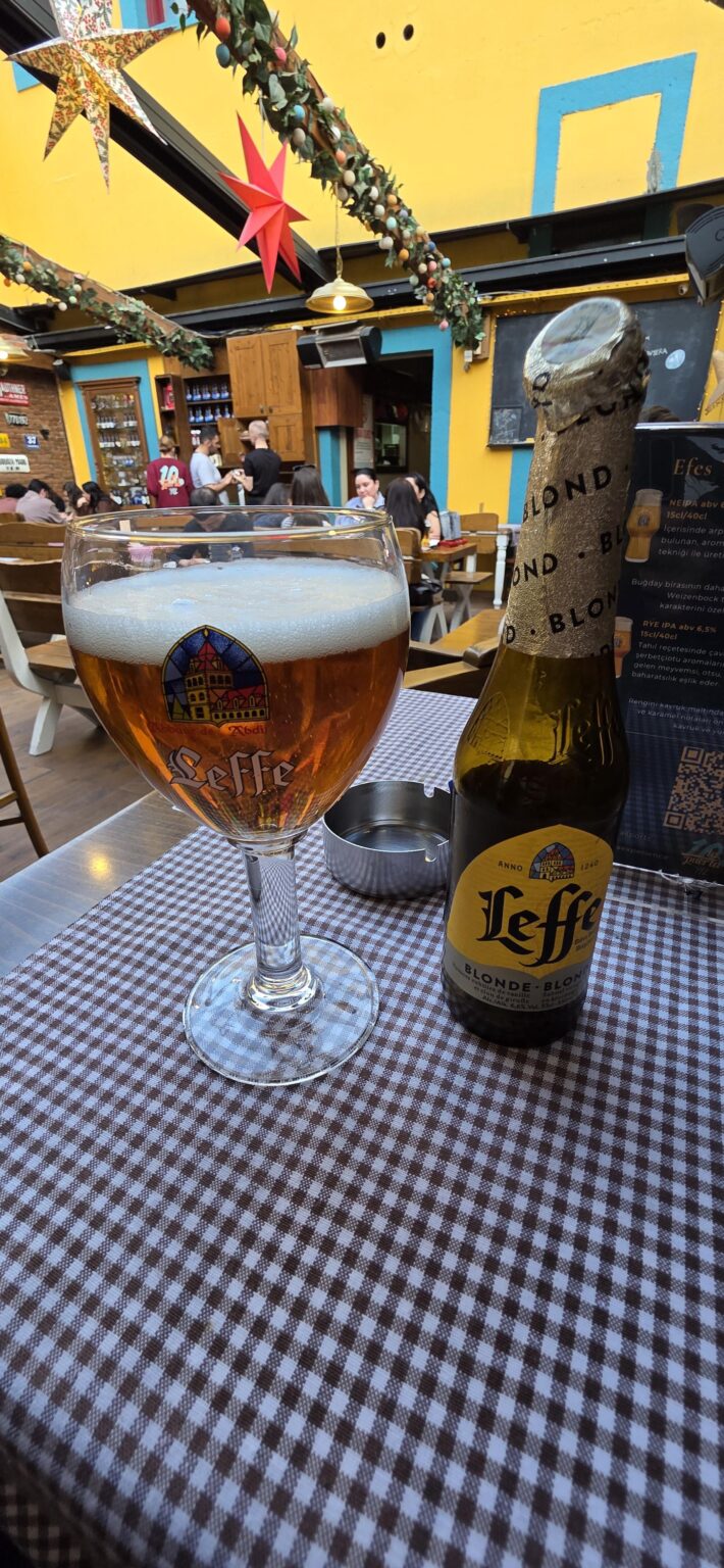 トルコで私のお気に入りのベルギーのビールを見つけました、あなたはどう思いますか？私はあまりにも当たり障りのないですか？