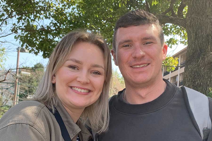 イギリスから初訪日中のハナさん（左）とジェイミーさん【写真：Hint-Pot編集部】