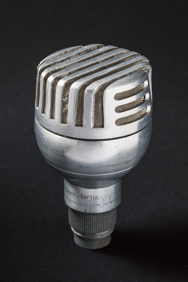 M 19とグリルが異なるM 19 bも1939年に発売。頑丈さを意識して開発され、2階からの落下テストに耐えたという逸話も。Mシリーズの礎を築いたモデルだ