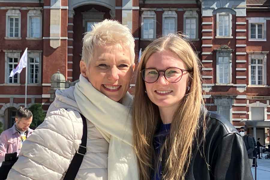 ドイツから来た（左から）母のハイクさんと娘のリンダさん【写真：Hint-Pot編集部】