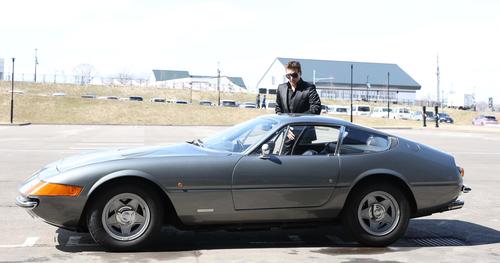 【日本ハム】新庄監督が“エリック・クラプトン使用”お宝物フェラーリ・デイトナで球場入り – nikkansports.com 日本ハム対ソフトバンク フェラーリ・デイトナに乗って登場した新庄監督(撮影・黒川智章)