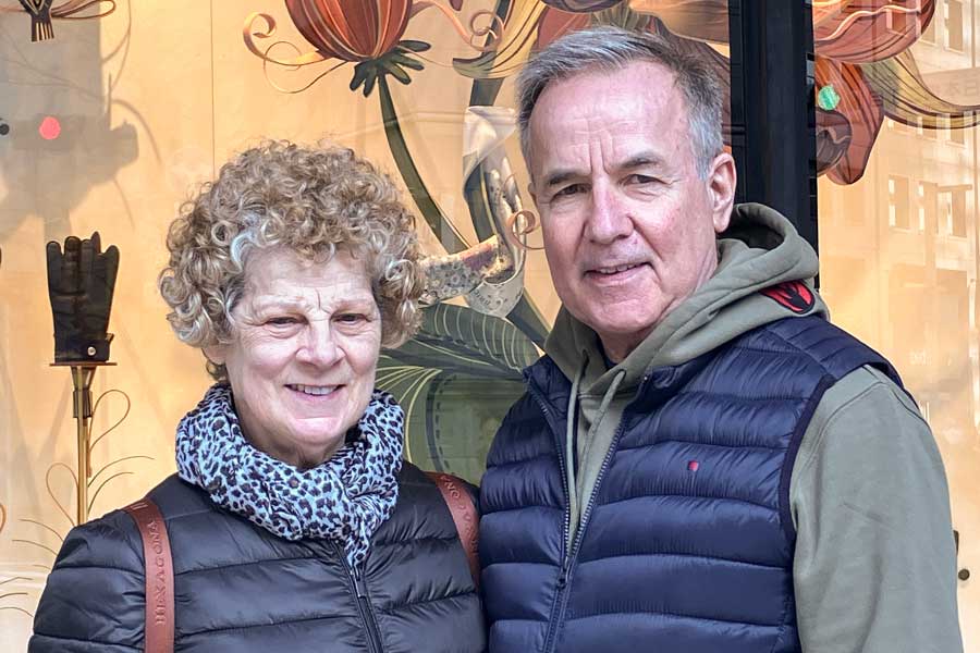 フランスから来ている（左から）コリーンさんとフィリップさん【写真：Hint-Pot編集部】